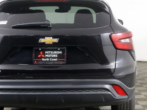 Used 2025 Chevrolet Trax LS FWD image 13