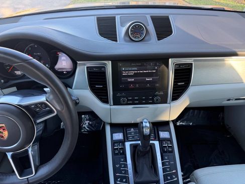 Used 2017 Porsche Macan Turbo image 32
