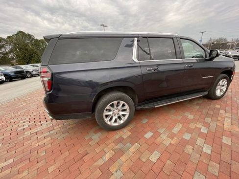 Used 2023 Chevrolet Suburban Premier AWD/4WD image 22