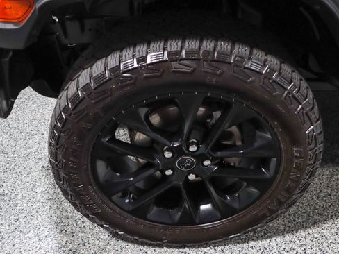 Used 2025 Jeep Gladiator Sport image 11