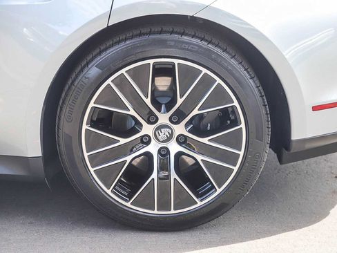 Used 2022 Porsche Taycan RWD image 11