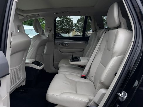 Used 2021 Volvo XC90 T5 Momentum w/ Climate Package FWD image 17