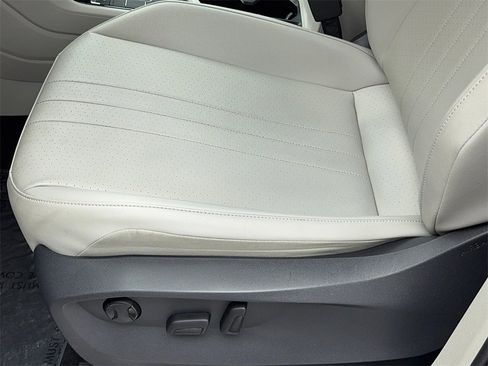 Used 2022 Volkswagen Tiguan SE R-Line image 38