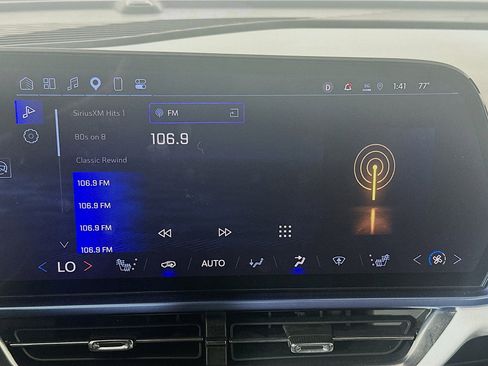 Used 2025 Chevrolet Equinox EV LT image 21