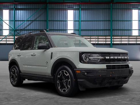 Used 2021 Ford Bronco Sport Outer Banks w/ Outer Banks Package image 6