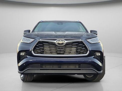 New 2026 Toyota Highlander Limited image 2