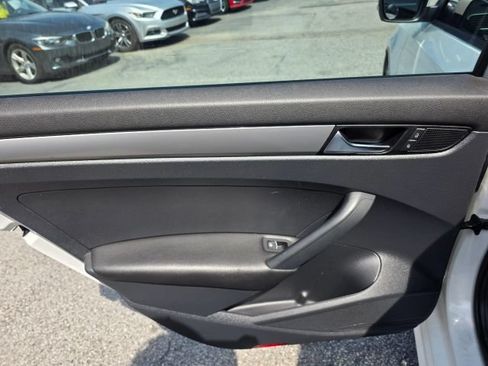 Used 2013 Volkswagen Passat 2.5 S FWD image 17