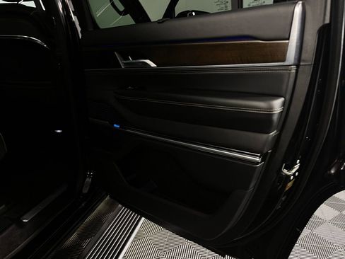 Certified 2022 Jeep Grand Wagoneer Series II w/ Convenience Group III image 27