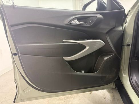 Certified 2024 Chevrolet Trax RS w/ Sunroof Package image 8