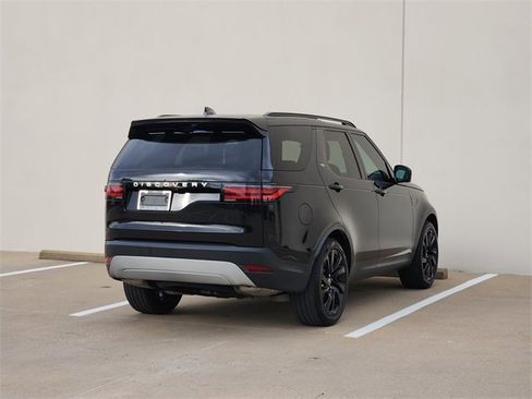 Used 2025 Land Rover Discovery S image 7