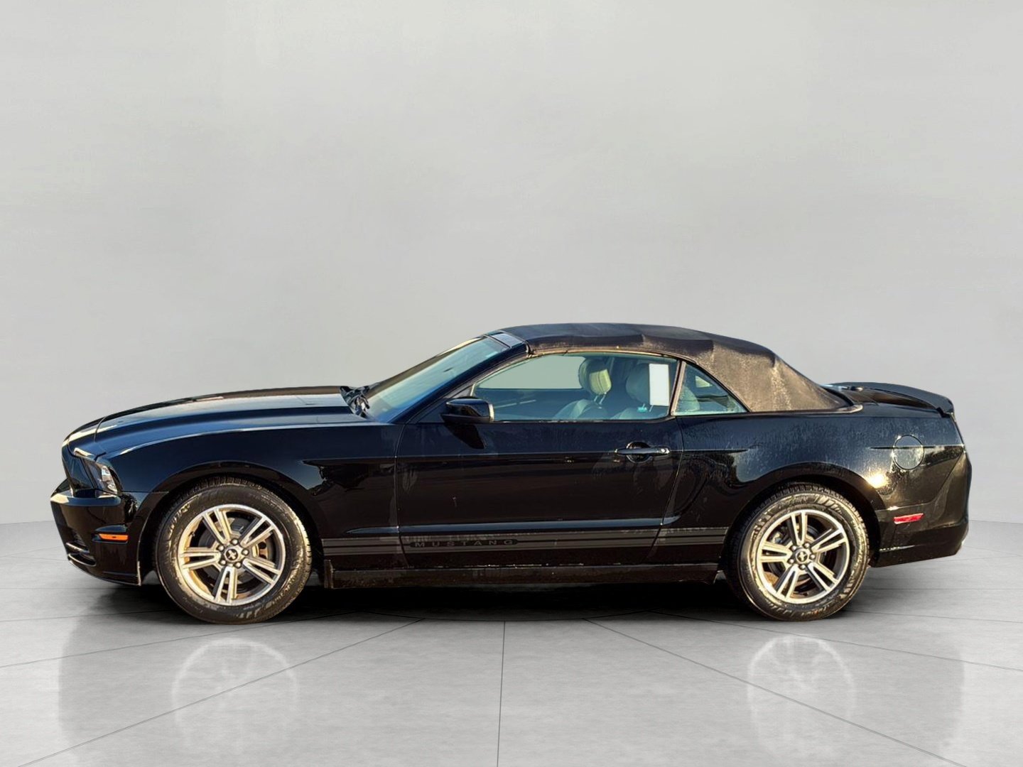 Used 2013 Ford Mustang Premium RWD image 5