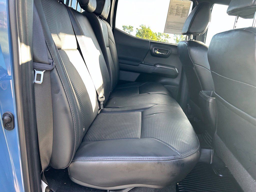 Used 2019 Toyota Tacoma TRD Sport AWD/4WD image 29