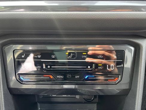 Certified 2023 Volkswagen Tiguan SE w/ Panoramic Sunroof Package AWD/4WD image 18