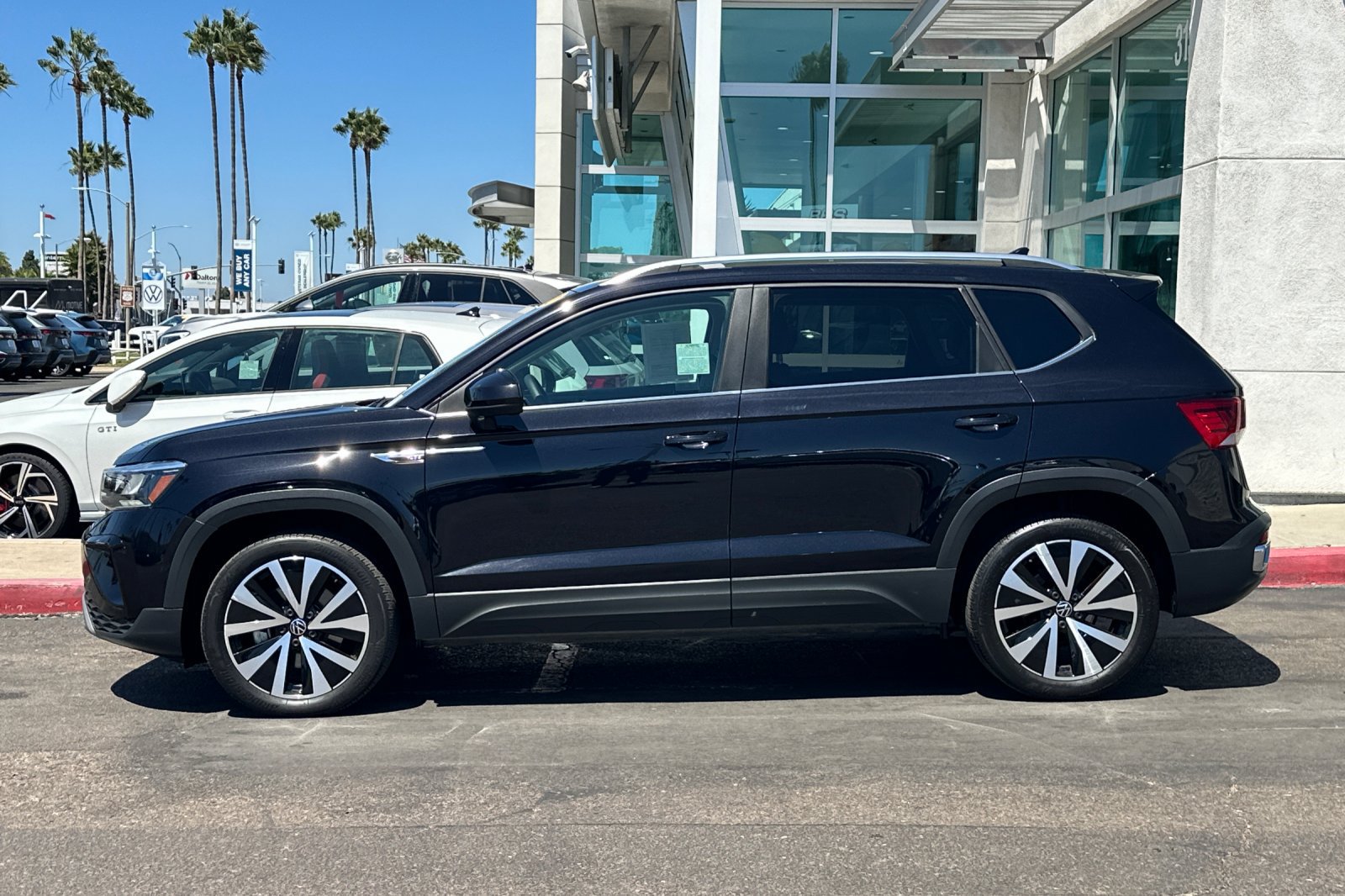 Used 2022 Volkswagen Taos SE FWD image 7