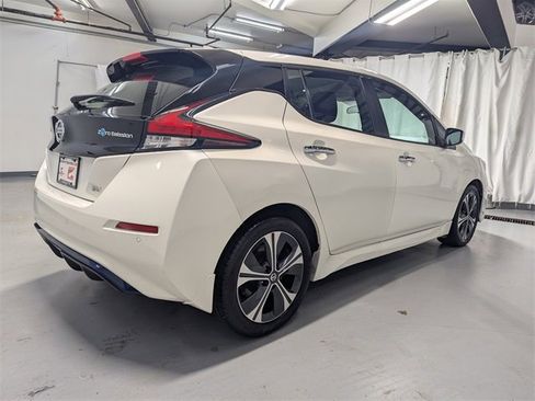 Used 2022 Nissan Leaf SV image 3