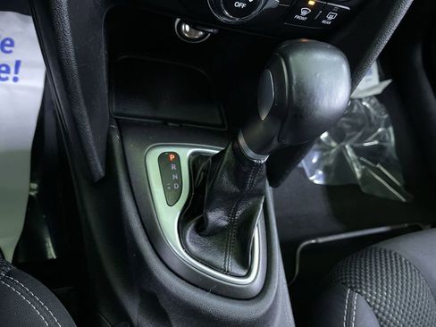 Used 2015 Dodge Dart SXT image 25