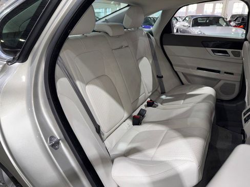 Used 2017 Jaguar XF Prestige image 61