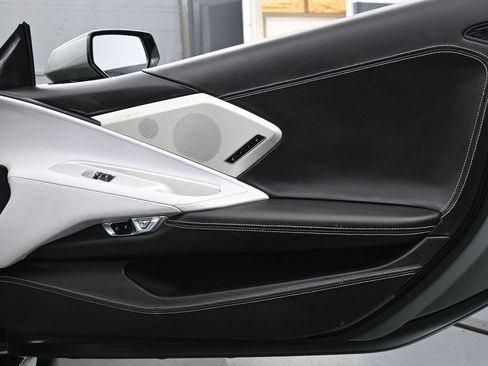 Used 2022 Chevrolet Corvette Stingray w/ Z51 Performance Package image 23