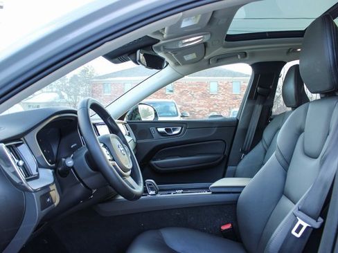 Used 2025 Volvo XC60 B5 Plus image 13