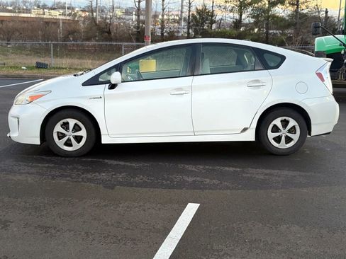 Used 2013 Toyota Prius Three image 2