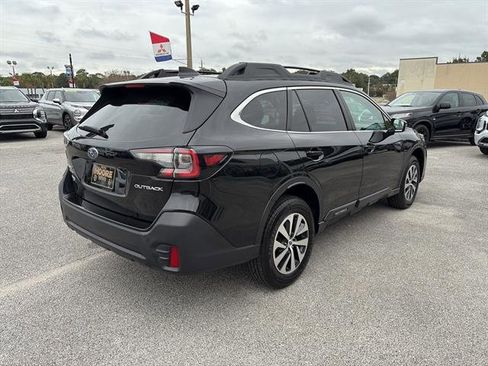 Used 2021 Subaru Outback Premium image 6