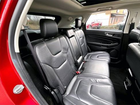 Used 2020 Ford Edge Titanium image 22