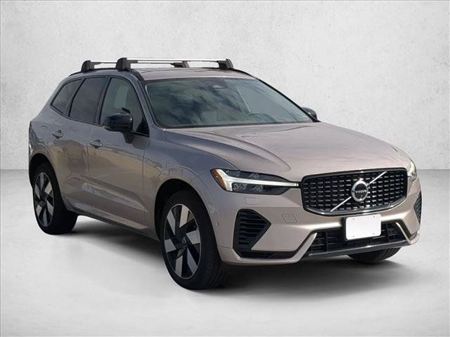 Used 2025 Volvo XC60 T8 Plus w/ Protection Package Premier AWD/4WD image 3