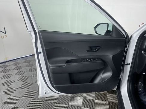 Used 2025 Hyundai Kona SEL image 32