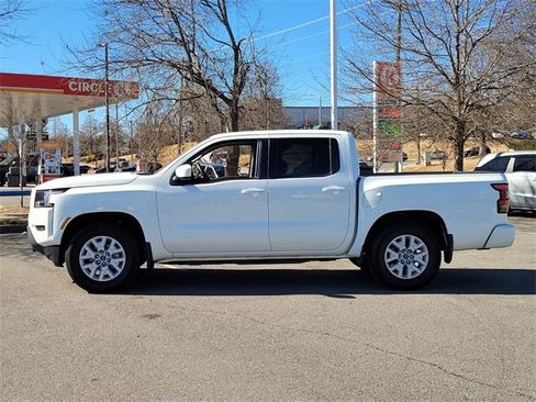 Used 2023 Nissan Frontier SV w/ Tow Package image 2