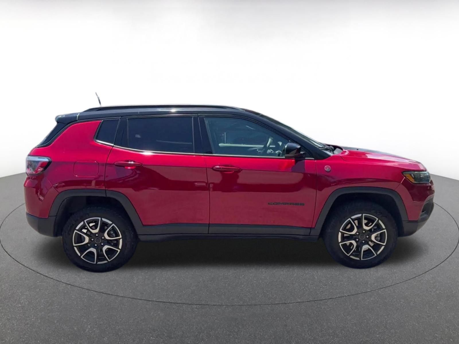 Used 2025 Jeep Compass Trailhawk AWD/4WD image 15