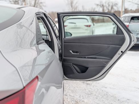 Used 2021 Hyundai Elantra SEL image 32