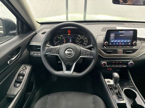 Used 2024 Nissan Altima 2.5 SV FWD image 21