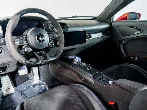 Used 2022 Maserati MC20 Coupe image 2