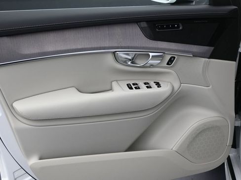 New 2026 Volvo XC90 T8 Ultra w/ Protection Package Premier AWD/4WD image 10