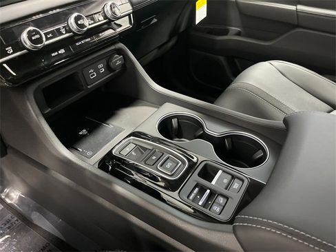 New 2025 Honda Pilot Touring image 13