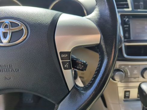 Used 2013 Toyota Highlander SE image 18