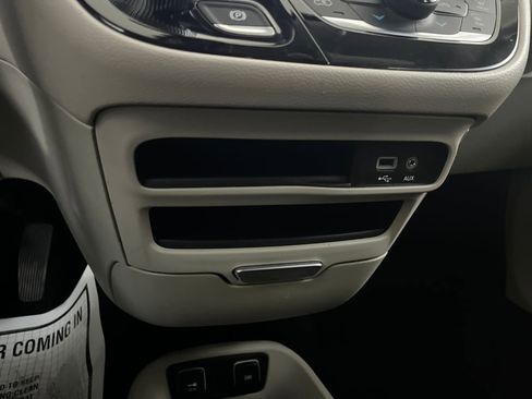 Used 2017 Chrysler Pacifica Touring-L image 73