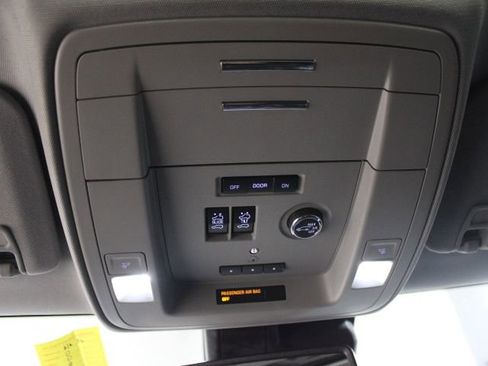 Used 2020 Chevrolet Suburban LT image 46