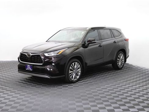 Used 2022 Toyota Highlander Platinum AWD/4WD image 5