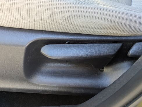 Used 2023 Toyota Corolla Cross L image 11