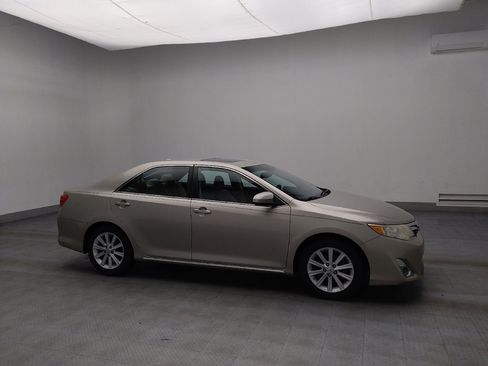 Used 2014 Toyota Camry XLE w/ Leather Package image 11