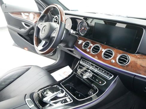 Used 2017 Mercedes-Benz E 300 4MATIC image 22