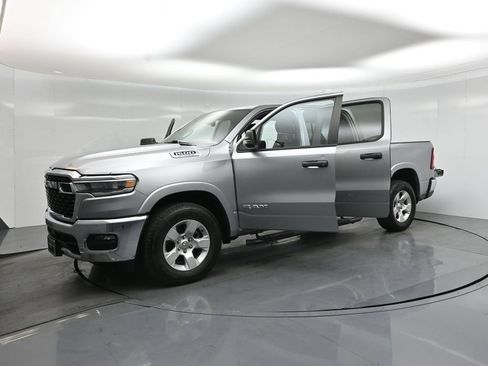 Used 2025 RAM 1500 2WD Crew Cab image 26