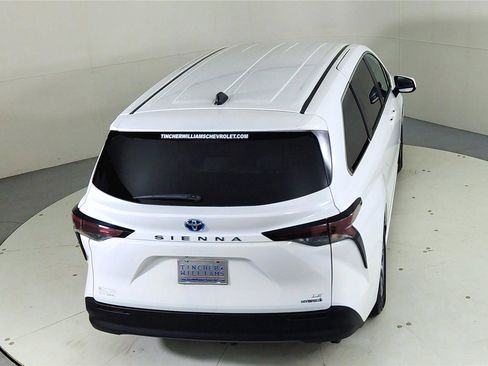 Used 2024 Toyota Sienna LE image 21