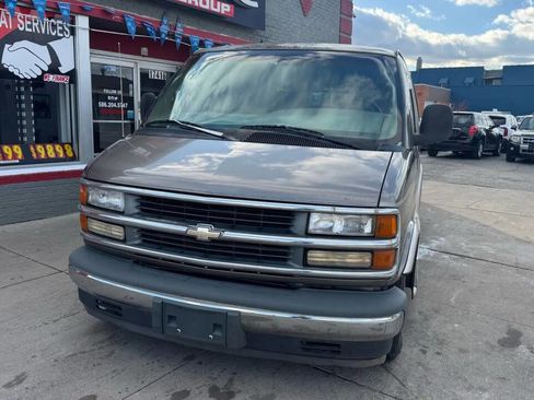 Used 1999 Chevrolet Express 1500 w/ Convenience Pkg image 1