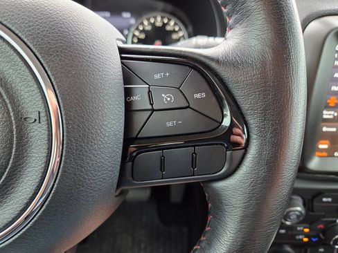 Used 2022 Jeep Renegade Trailhawk AWD/4WD image 30