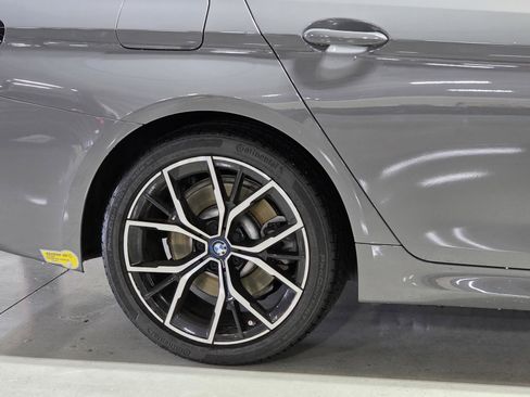 Used 2022 BMW 530e w/ Premium Package image 8