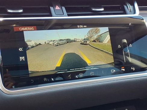 Used 2020 Land Rover Range Rover Evoque SE image 9