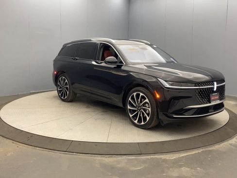 Used 2025 Lincoln Nautilus Black Label AWD/4WD image 7