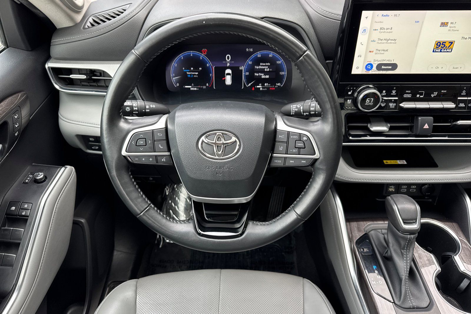 Used 2023 Toyota Highlander Platinum FWD image 17